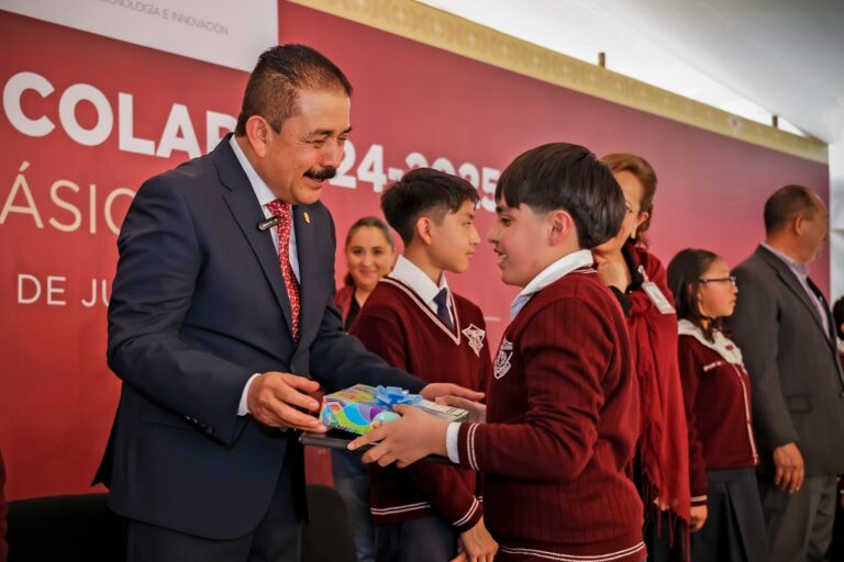 Cierra ciclo escolar 2024‑2025 en Edoméx  con matrícula récord y 226 mil docentes 
