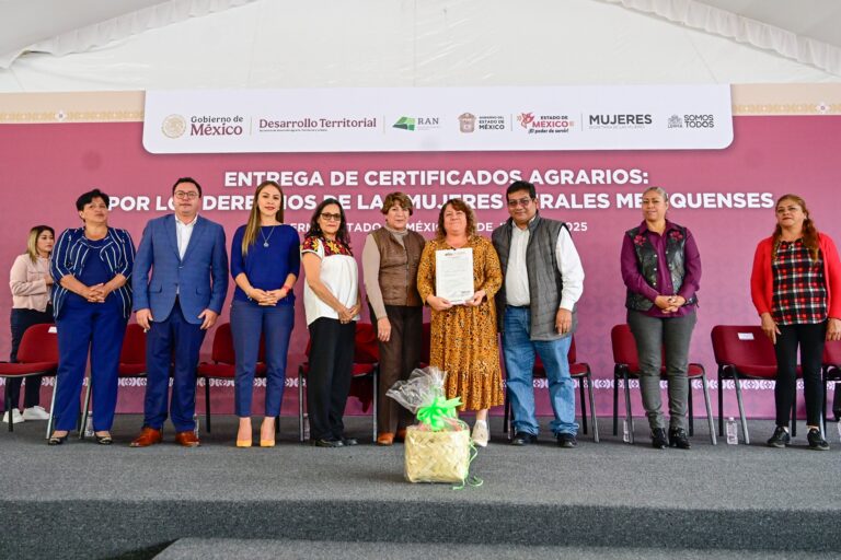 Entrega de 500 títulos agrarios a mujeres del campo en Edoméx