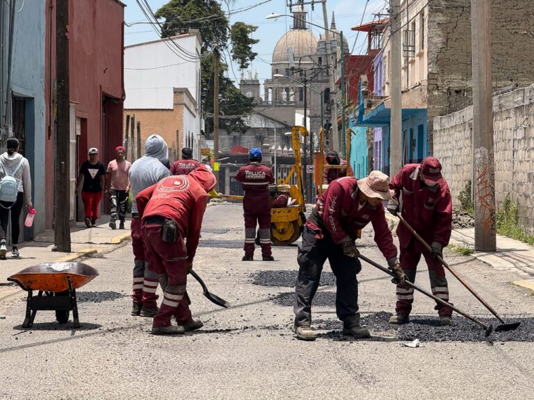 Refuerzan seguridad y vialidades en el Edoméx con operativos y bacheo en Toluca