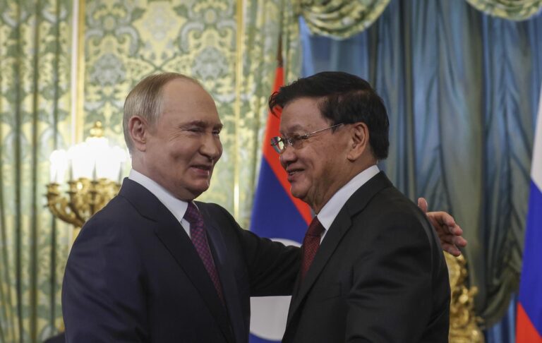 Laos obsequiará a Rusia dos elefantes por 65 años de lazos diplomáticos