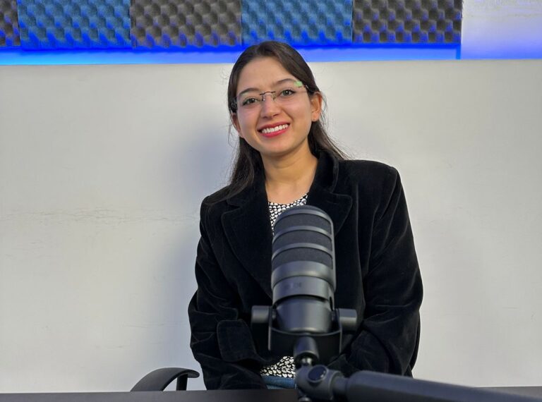 Karla Mariel Esquivel Ortiz, joven mexiquense premiada por su excelencia académica en 2025