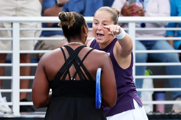 Taylor Townsend y Jelena Ostapenko protagonizan fuerte discusión en el Abierto de EE.UU.