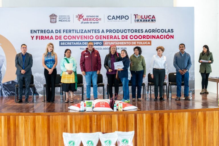 Toluca entrega fertilizante y refuerza alianza para el desarrollo del campo