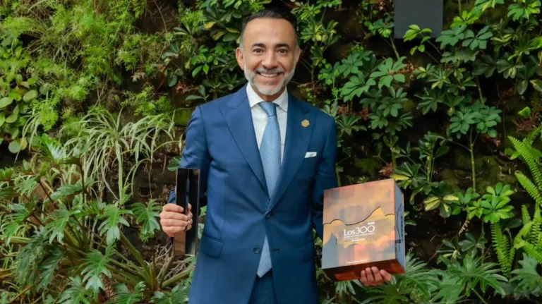 Fernando Flores Fernández reafirma su liderazgo en encuentro con los más influyentes de México