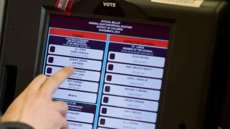 Trump anuncia orden ejecutiva para eliminar voto por correo en EE. UU.