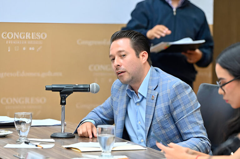 Mariano Camacho impulsa reforma para blindar programas sociales en Edoméx