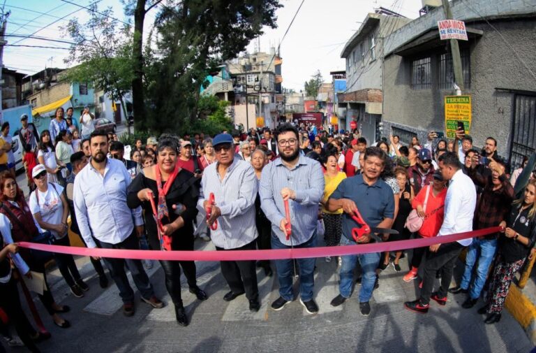Isaac Montoya entrega tercer tramo rehabilitado de la Avenida Minas Palacio en Naucalpan