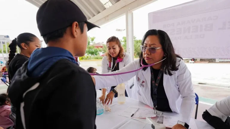 DIF Toluca ofrece servicios gratuitos de salud y cortes de cabello en regreso a clases