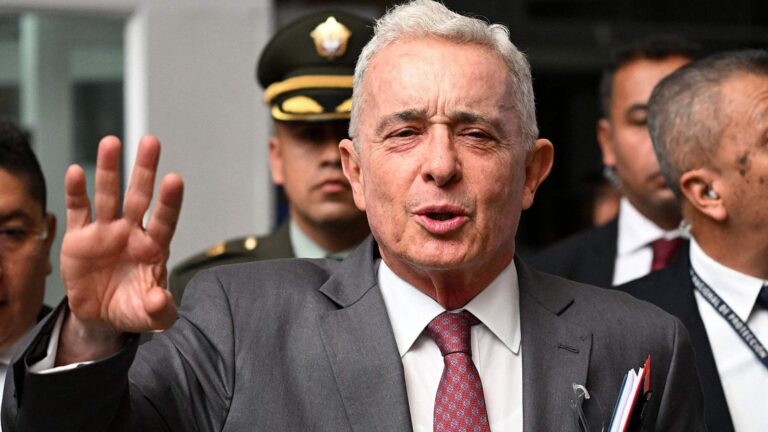Álvaro Uribe, primer expresidente colombiano condenado a 12 años de prisión por fraude procesal