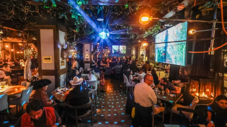 Mochomos Metepec celebra séptimo aniversario con lleno total y alta cocina sonorense