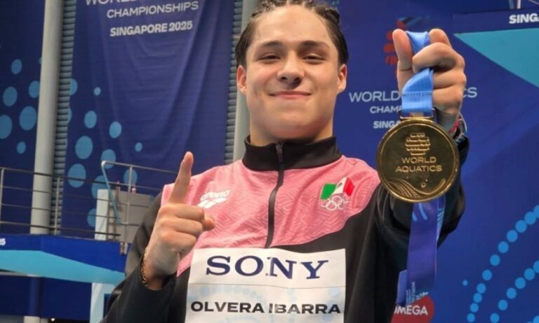 Osmar Olvera vence a China y es campeón mundial de clavados en Singapur