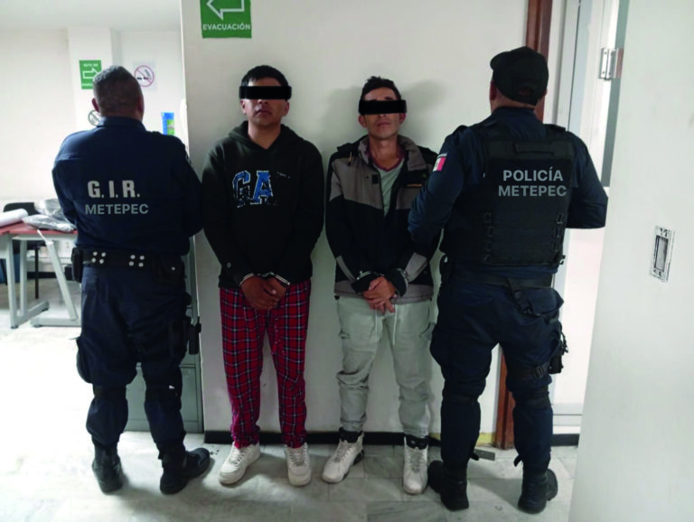 Policía de Metepec recupera auto robado y detiene a dos gracias a videovigilancia municipal