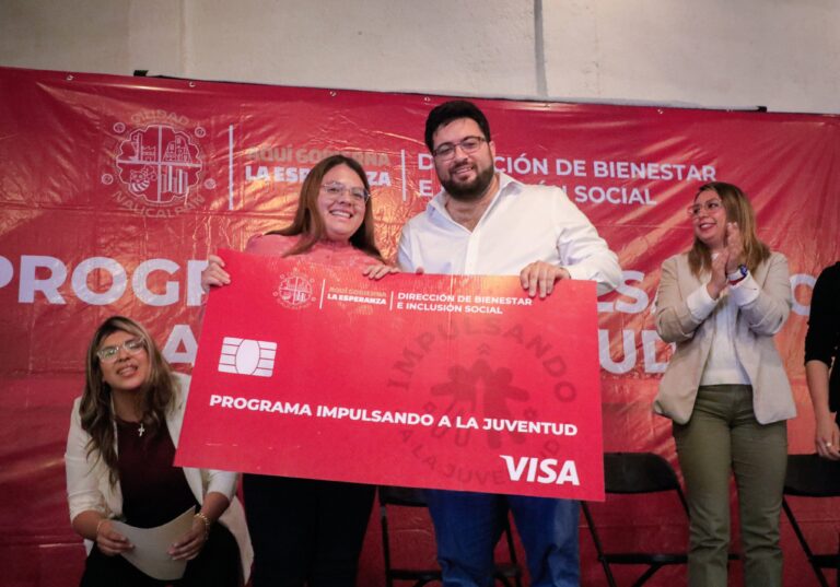 Naucalpan entrega 550 apoyos económicos a jóvenes tras concluir su servicio social
