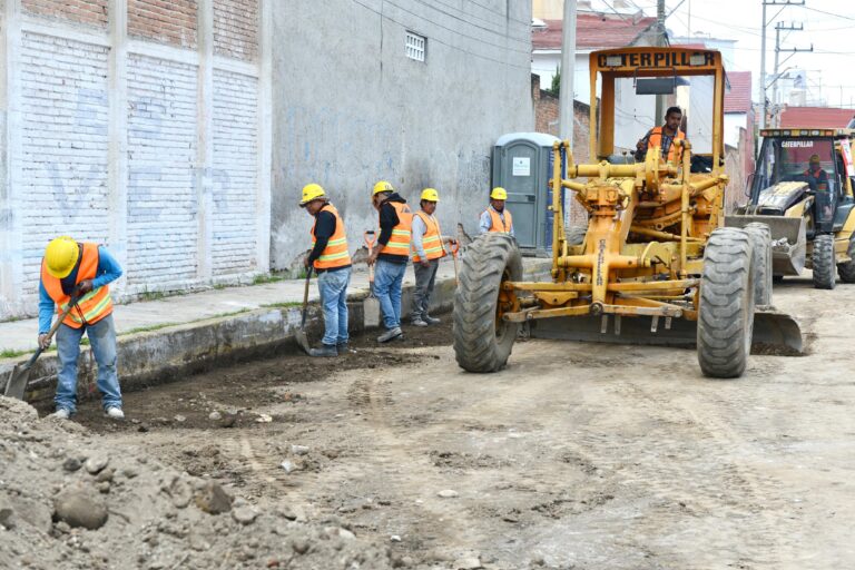 Aplican concreto ecológico en calles principales de Toluca