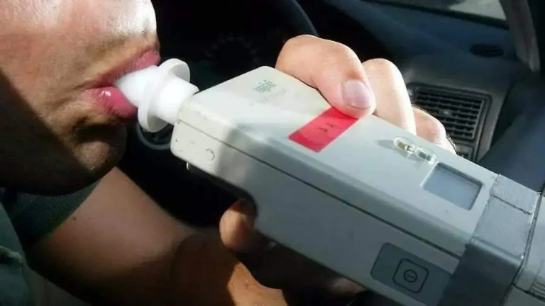 Remiten a 30 personas por conducir en estado de ebriedad en Metepec
