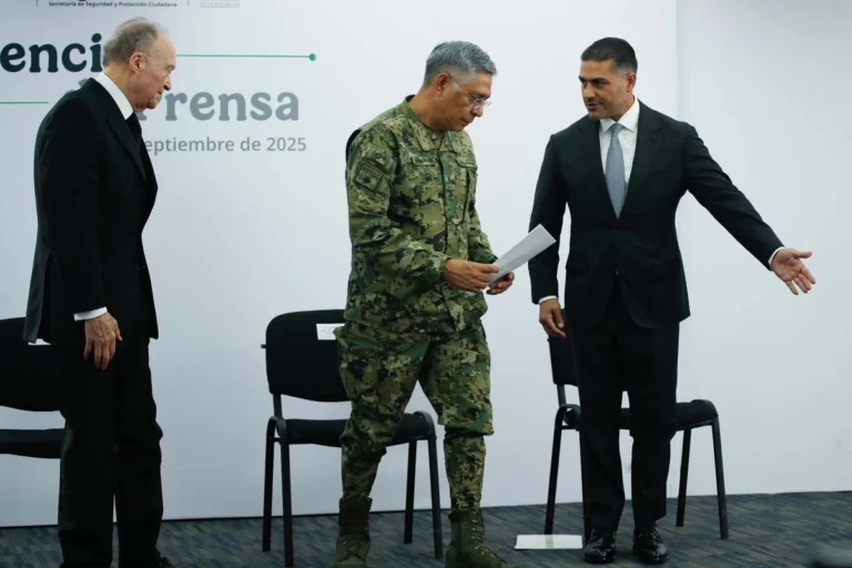 Caen altos mandos navales en red de huachicol: investigación inició por denuncia del propio ex titular de la Marina
