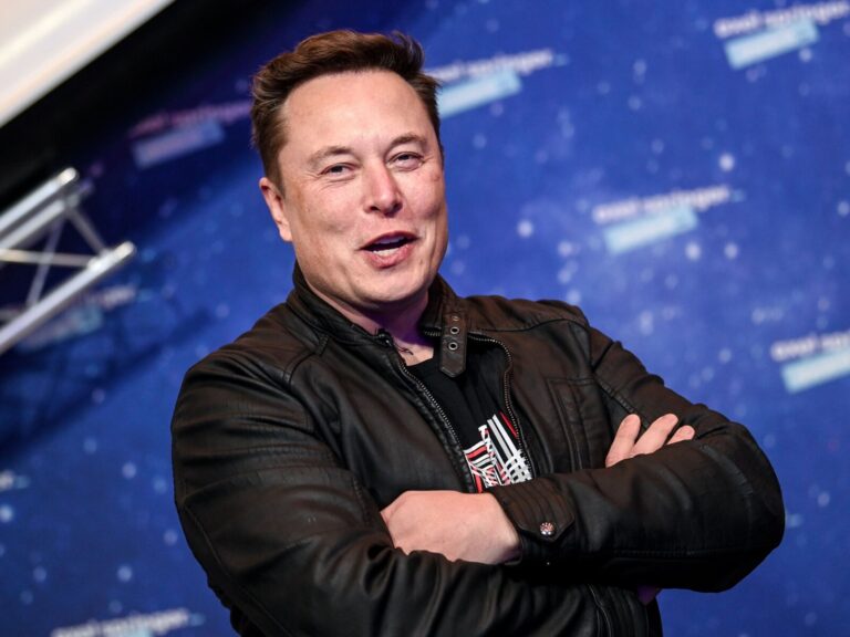Elon Musk se convierte en la primera persona de la historia con un patrimonio cercano a 500 mil mdd