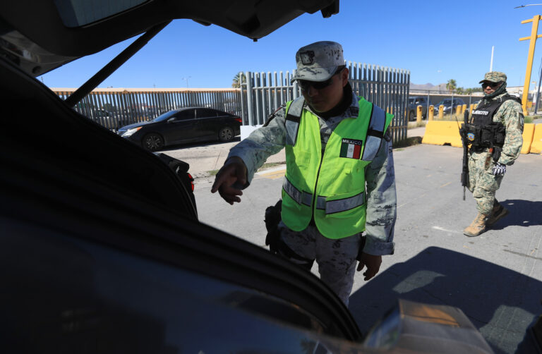 México y EE.UU. lanzan histórico plan conjunto para frenar el tráfico de armas en la frontera