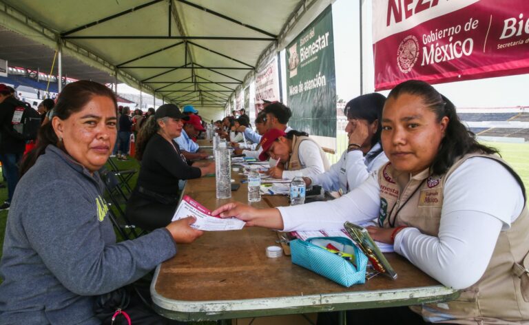 Inicia entrega de 8 mil pesos a familias afectadas por inundaciones en Nezahualcóyotl