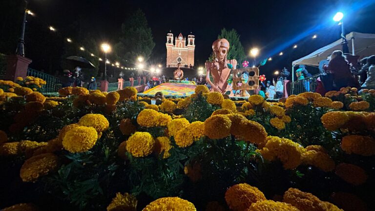 Ofrenda en Metepec; un homenaje a artesanos del Pueblo Mágico