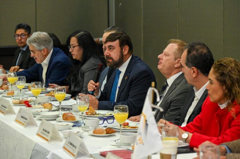Impulsan política habitacional con enfoque humano; otorga más de 31 mil autorizaciones de construcción en Edoméx