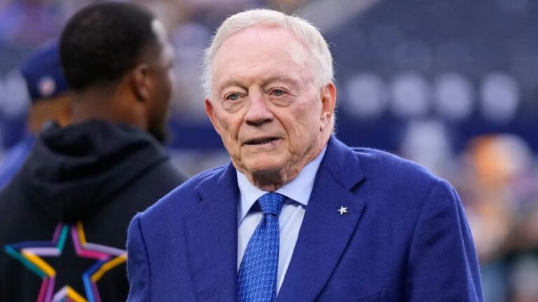 NFL multa a Jerry Jones con 250 mil dólares por gesto obsceno