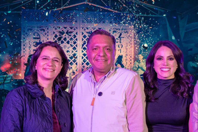 El papel picado más grande del mundo está en Toluca durante la Feria del Alfeñique 2025