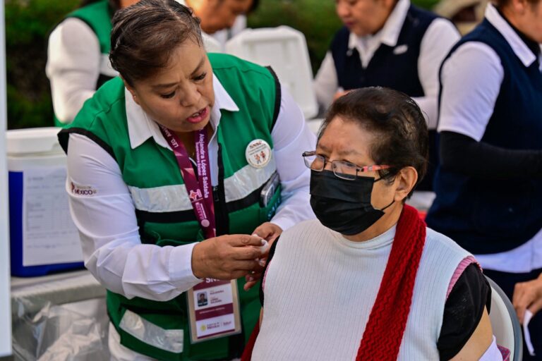 ¿Ya te vacunaste? Arranca la estrategia invernal con más de 46 mil vacunas en el EdoMéx 
