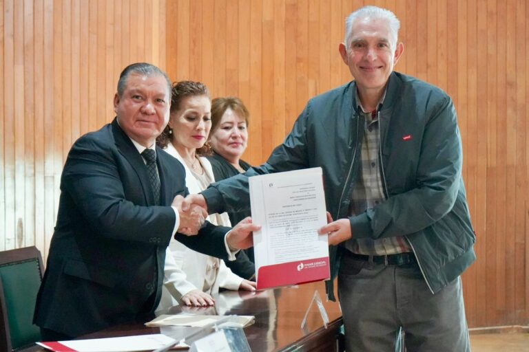 Entregan 120 sentencias de Usucapión Social Itinerante en Ixtapan de la Sal para dar certeza jurídica a familias mexiquenses