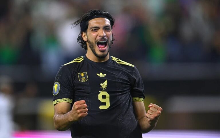 Raúl Jiménez gana el Premio Concacaf al Gol del Año gracias a tiro libre
