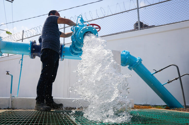 Aprueban tarifas diferenciadas de agua para 21 municipios en 2026