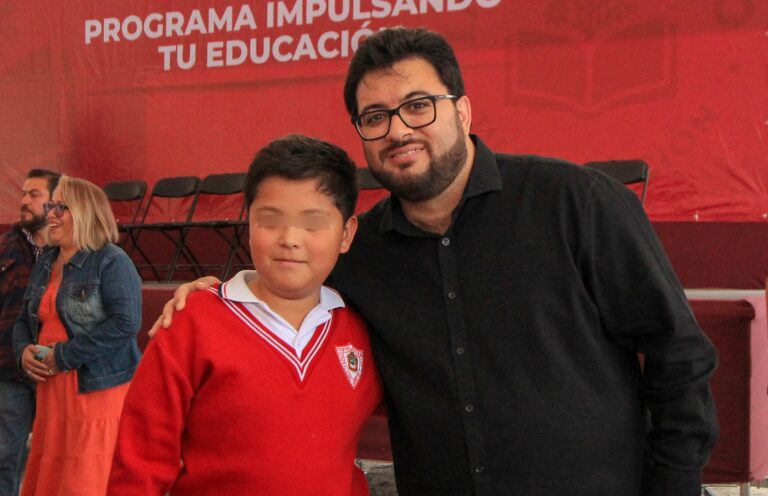 Educación como motor del futuro: Naucalpan entrega más de 3 mil apoyos a estudiantes de excelencia