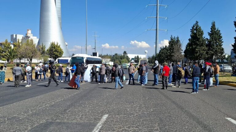 Toluca colapsa por manifestantes: Elementos del CUSAEM bloquean Paseo Tollocan tras denunciar 300 despidos injustificados