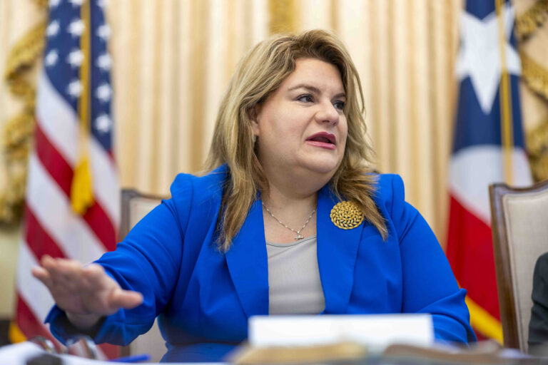 Puerto Rico reconoce al no nacido como persona natural tras firma de ley impulsada por el Senado