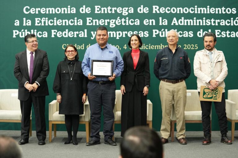 México fortalece su política energética: SENER premia a dependencias por avances en eficiencia 2024