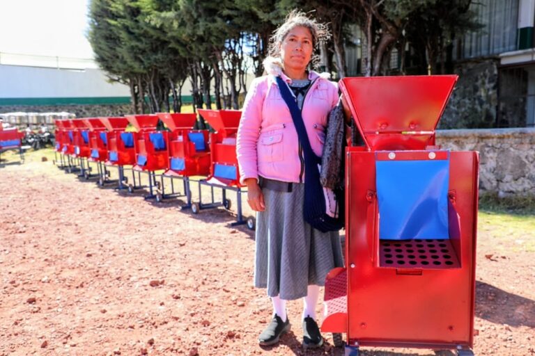 Entregan 92 máquinas desgranadoras a productores de maíz del norte del Estado de México