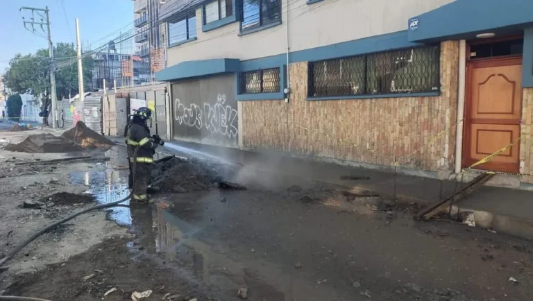 Controlan fuga de gas en La Merced, Toluca, tras obras viales; desalojan zona