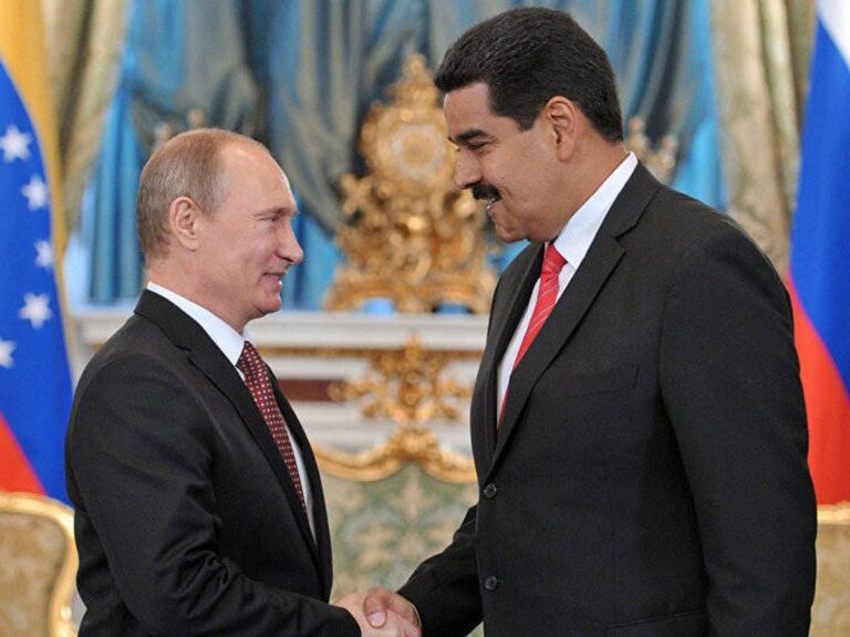 Putin reafirma apoyo a Maduro en llamada telefónica ante creciente presión internacional