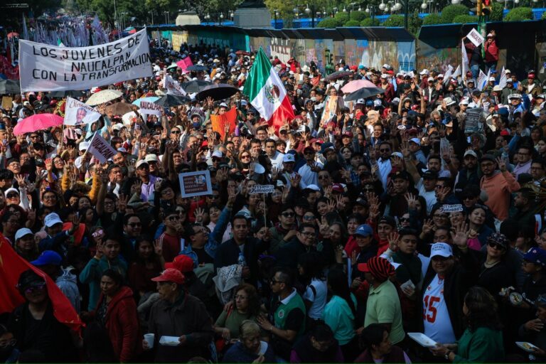 Naucalpan moviliza a miles rumbo al Zócalo para celebrar siete años de la 4T