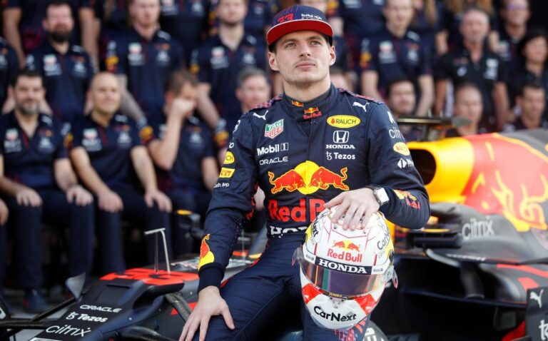 Red Bull confía en Max Verstappen y descarta su salida pese a rumores 2025