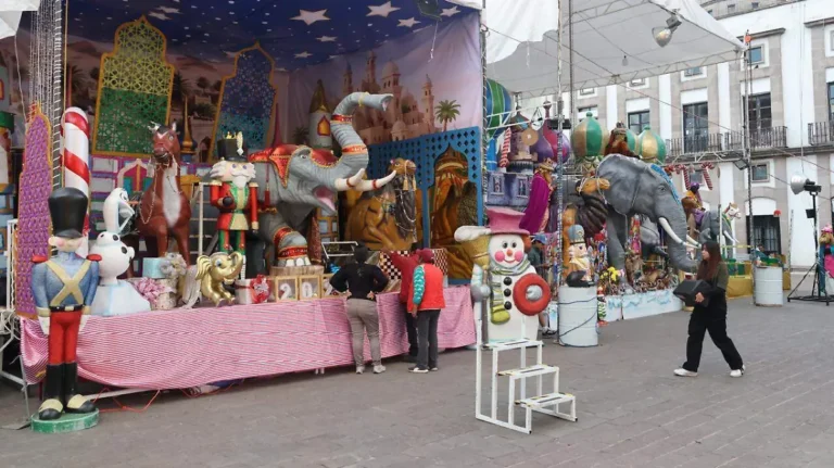Reyes Magos reactivan tradición en Toluca y reciben cartas de niñas y niños en el Centro