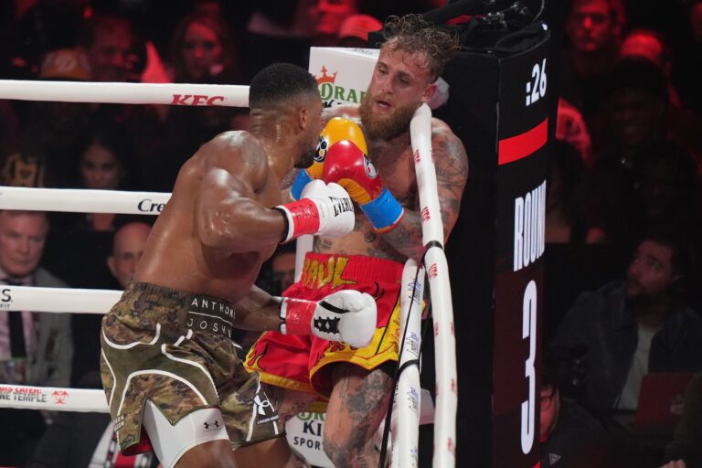 Anthony Joshua noquea a Jake Paul y lo deja con doble fractura de mandíbula