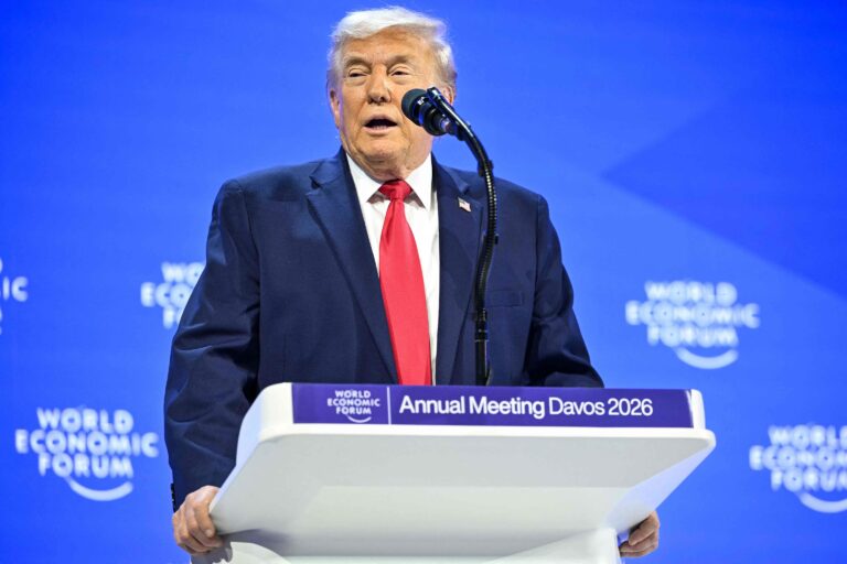 Trump lanza advertencia a la OTAN en Davos y reaviva tensión por su interés estratégico en Groenlandia
