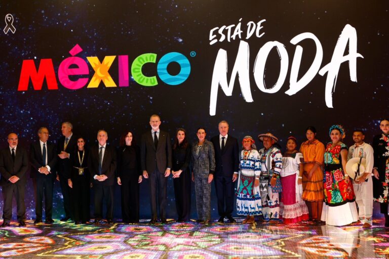 Reyes de España inauguran FITUR 2026 y visitan el pabellón de México en Madrid
