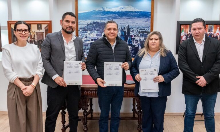 Ricardo Moreno reduce en 40 mdp deuda histórica de Toluca con la CFE tras firmar convenio