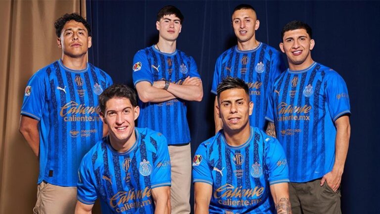 Chivas presenta uniforme conmemorativo por 120 años de historia en Clausura 2026