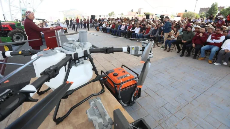 ¿Cómo impulsan el campo mexiquense con drones y tractores en 40 municipios rurales?