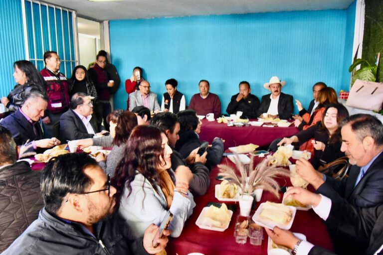 Ricardo Moreno fortalece vínculo con periodistas de Toluca en convivencia por Día de la Candelaria