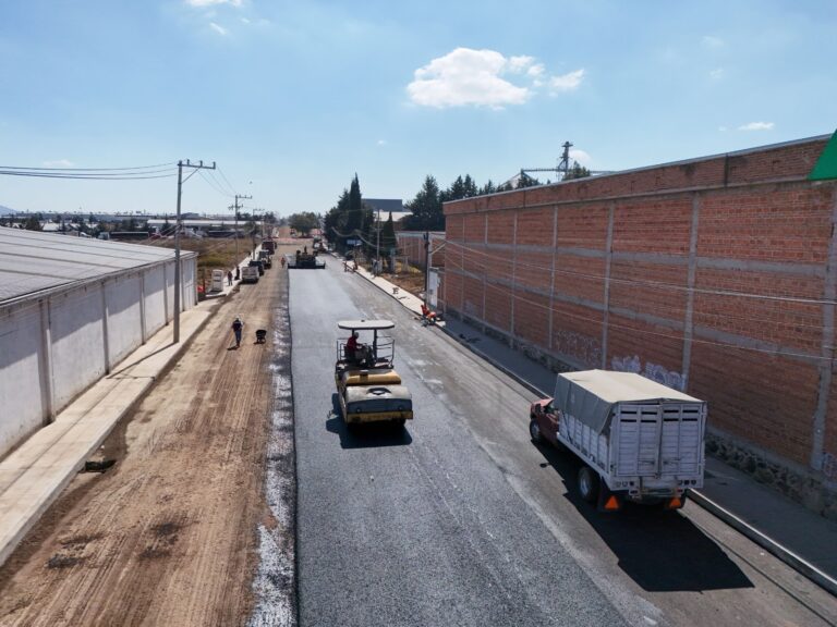 Rehabilitación vial en Atlacomulco avanza 40% con inversión estatal de 82 millones
