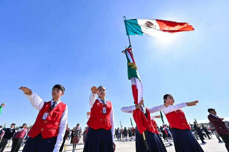 Así fue la ceremonia por el Día de la Bandera en Edoméx